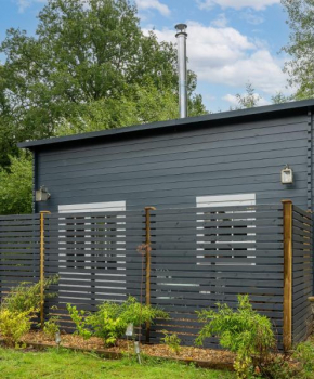 Walliswood Lodge - Wood Burner, Air Con & Wi-fi, Rural Retreat